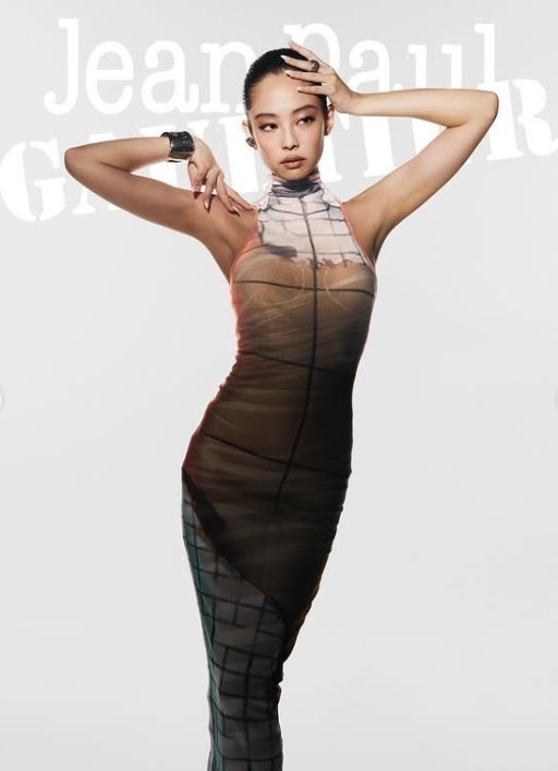 Jennie (BLACKPINK) phô diễn thân hình 'S-Line' hoàn hảo