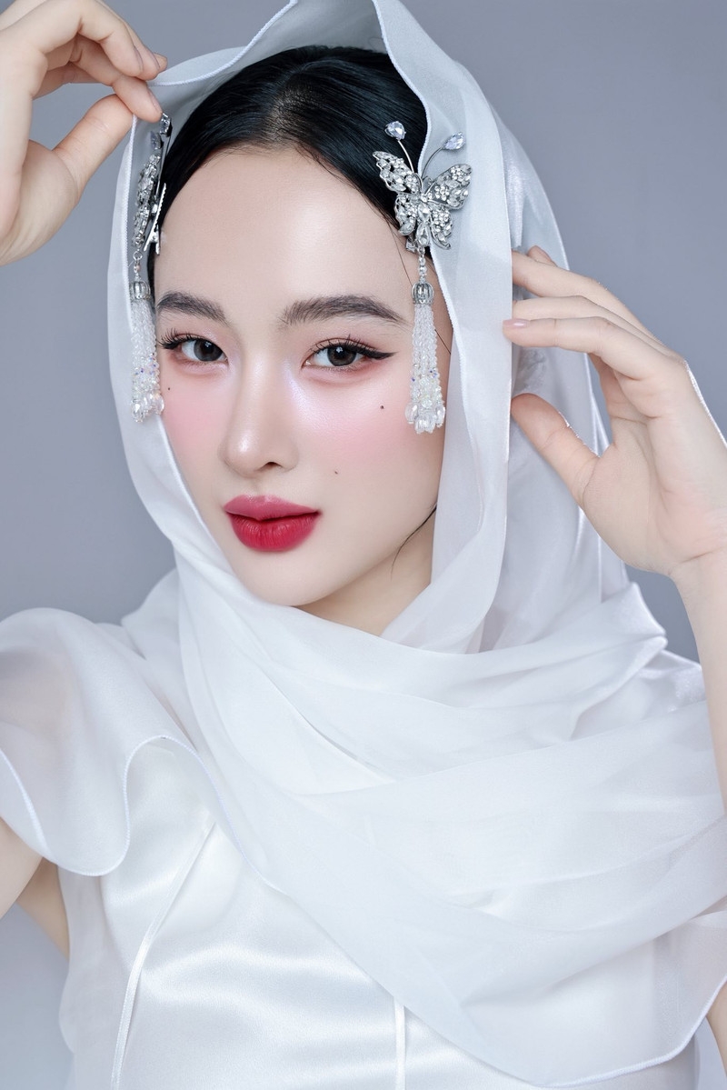 Angela Phương Trinh 'lột xác' khỏi hình ảnh cơ bắp, hóa nàng thơ ngọt ngào