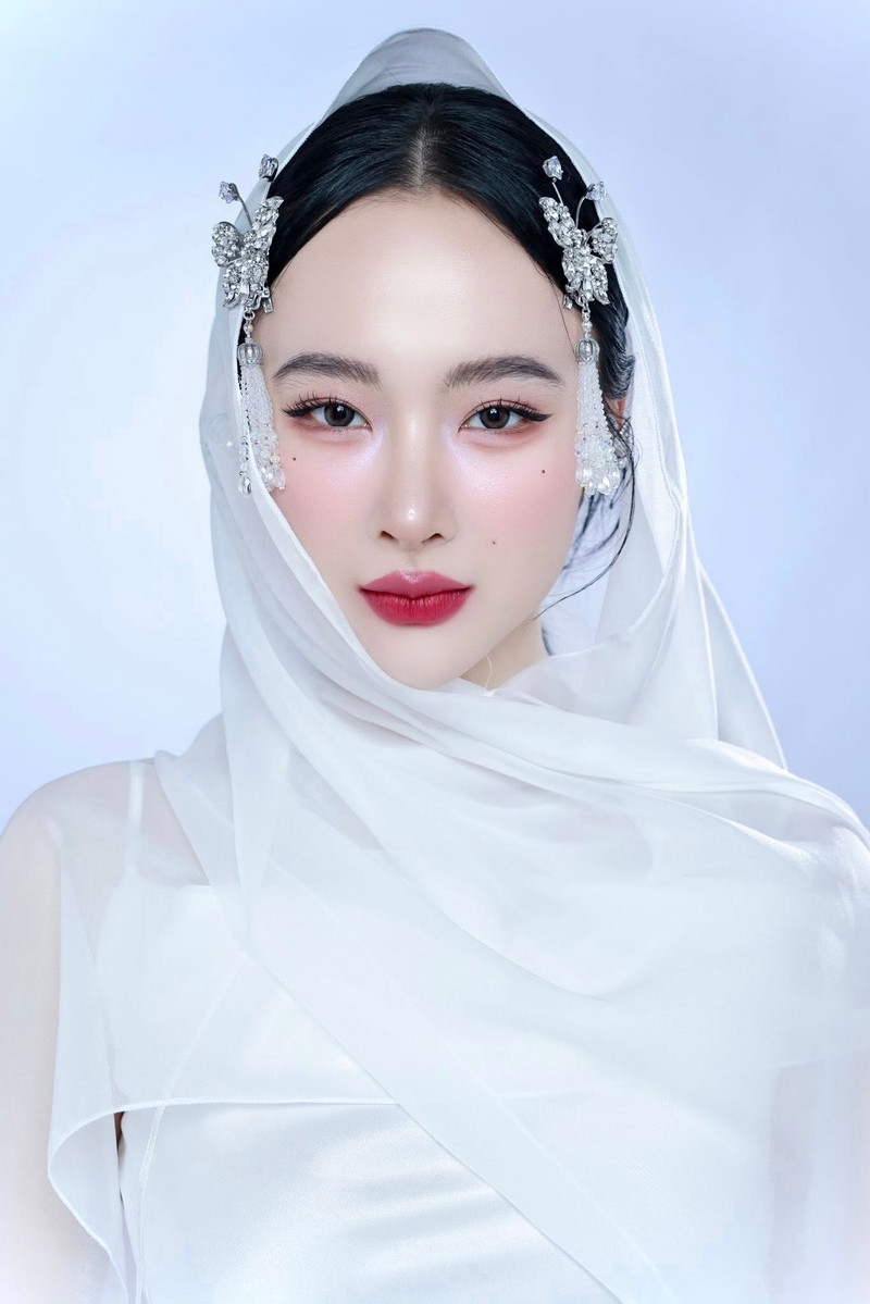 Angela Phương Trinh 'lột xác' khỏi hình ảnh cơ bắp, hóa nàng thơ ngọt ngào