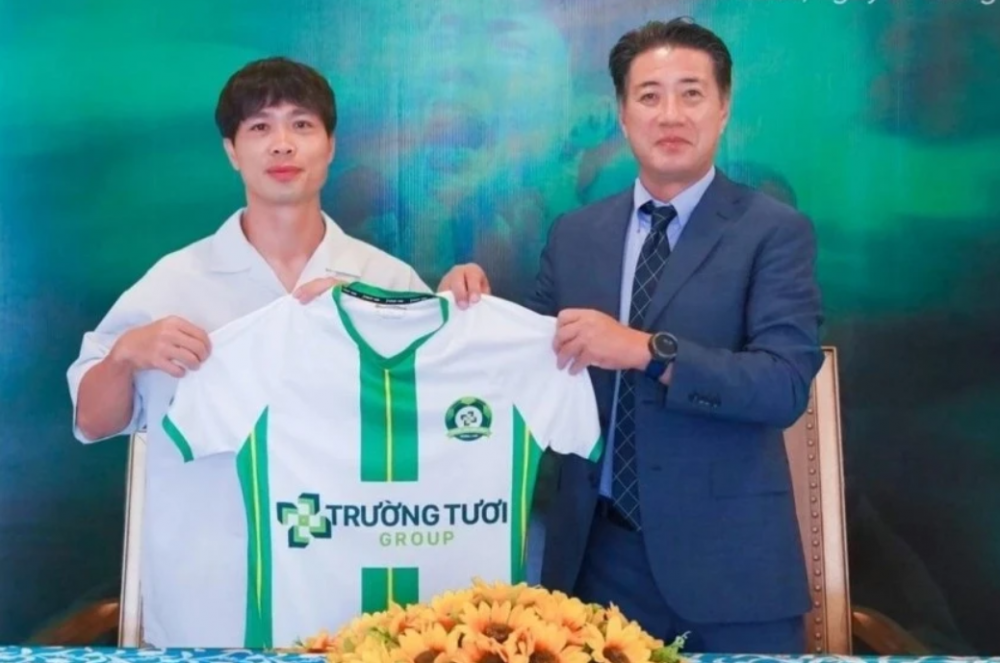 Chuyên gia Nhật Bản chia tay đội bóng của Công Phượng