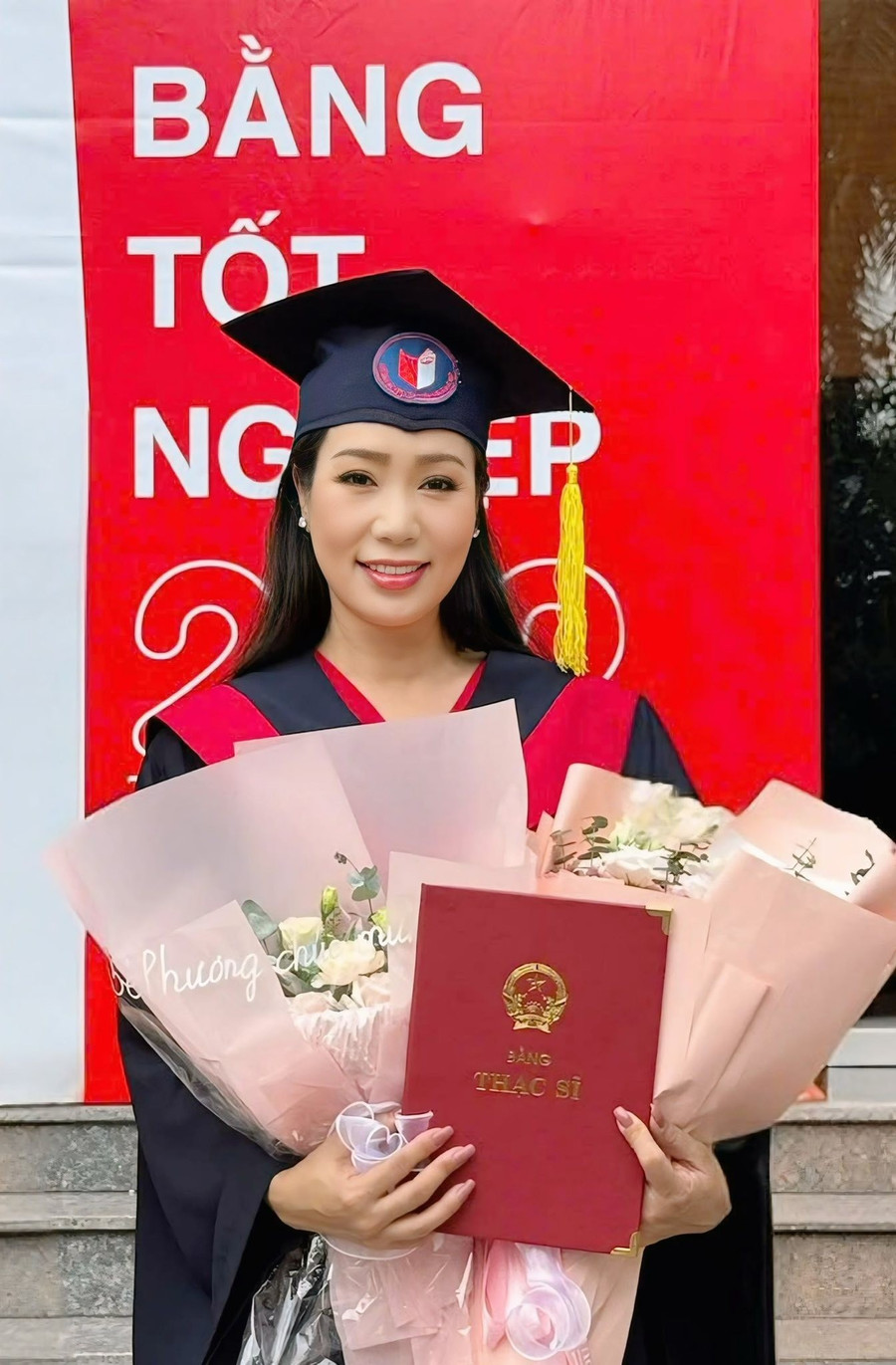 NSƯT Trịnh Kim Chi nhận bằng thạc sĩ ở tuổi U60