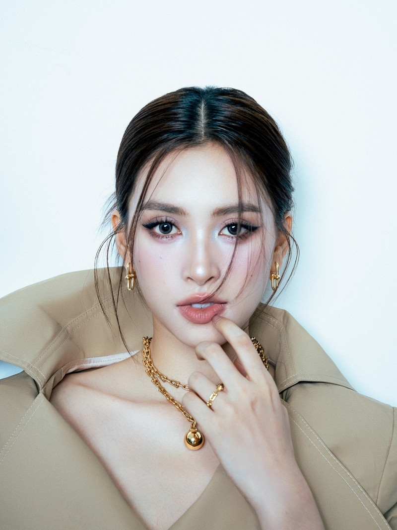 Nhan sắc mỹ nhân sở hữu gương mặt 'tỉ lệ vàng' hiện ra sao sau 7 năm đăng quang