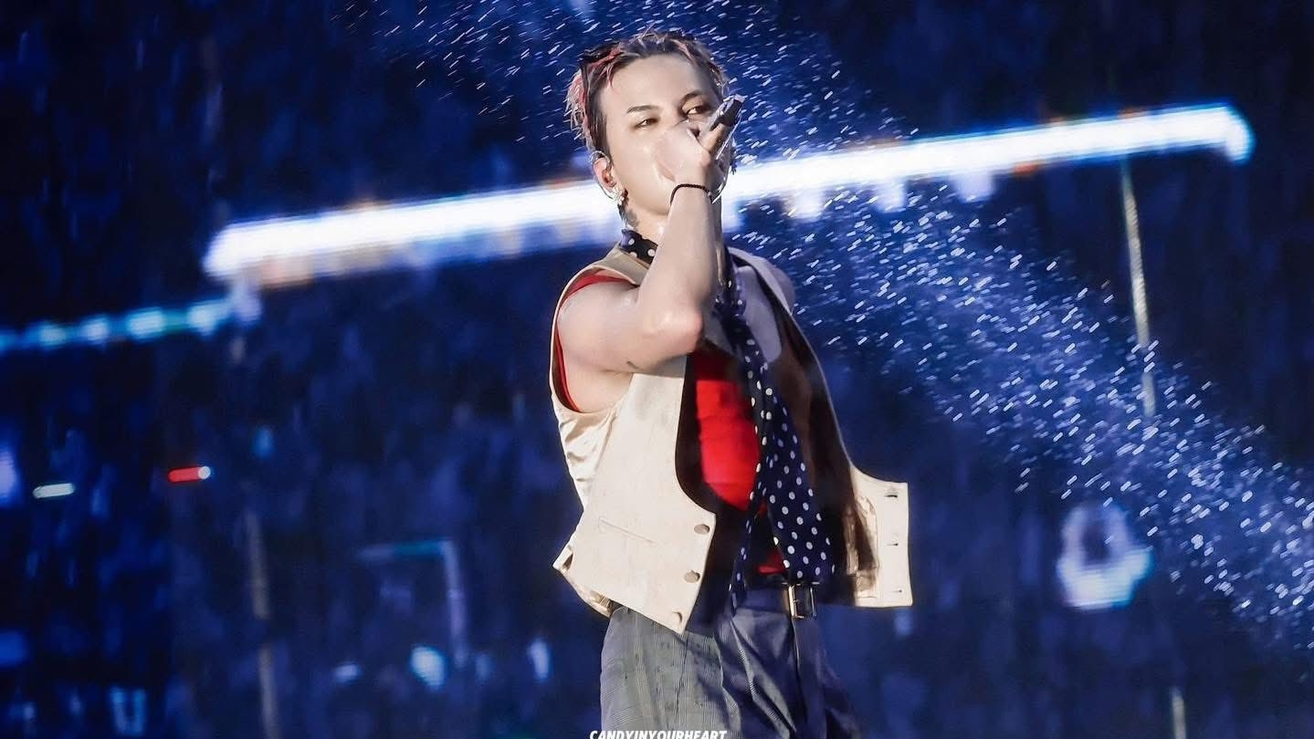 G-Dragon “cháy” hết mình dưới mưa cùng hàng chục nghìn fan tại Mỹ Đình