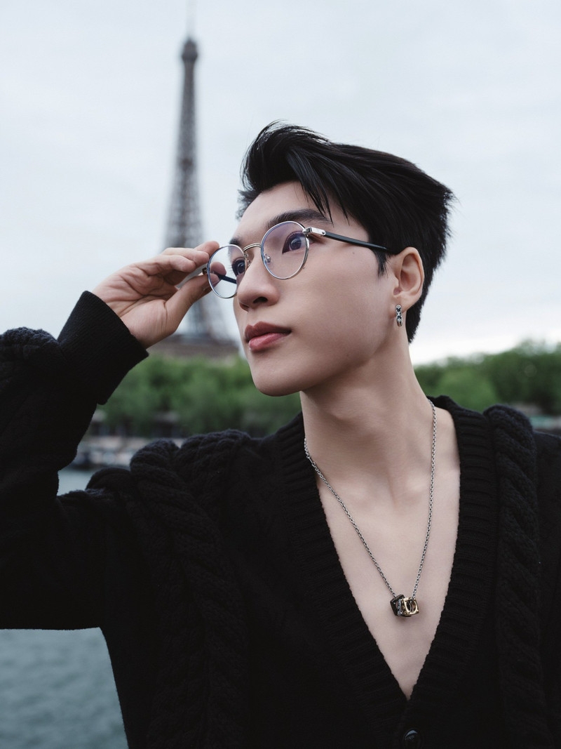 HIEUTHUHAI thần thái đỉnh cao tại Paris Fashion Week