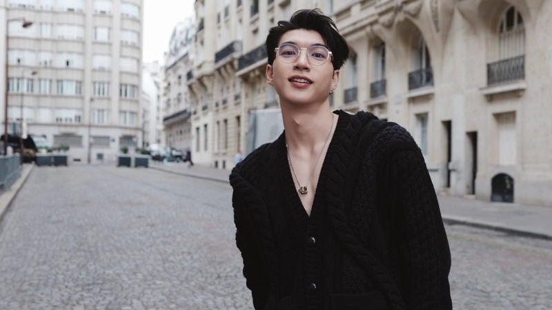 HIEUTHUHAI thần thái đỉnh cao tại Paris Fashion Week