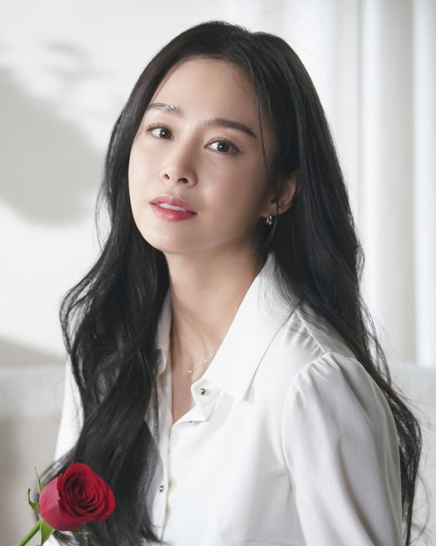 "Nữ thần quốc dân" Kim Tae Hee lo lắng ngoại hình ở tuổi U50