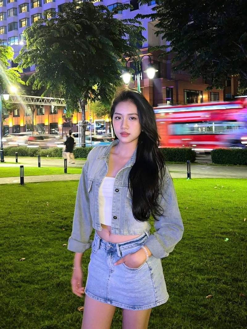 Nhan sắc đời thường xinh hết nấc của tân Hoa hậu Việt Nam