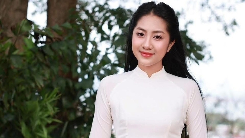 Nhan sắc đời thường xinh hết nấc của tân Hoa hậu Việt Nam