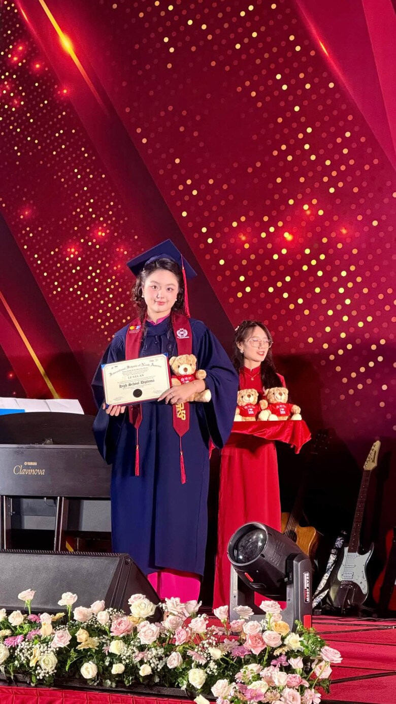 Con gái Thúy Hằng và Thúy Hạnh tốt nghiệp cấp 3: Suti chuẩn bị du học Ý, Bông đạt học sinh xuất sắc