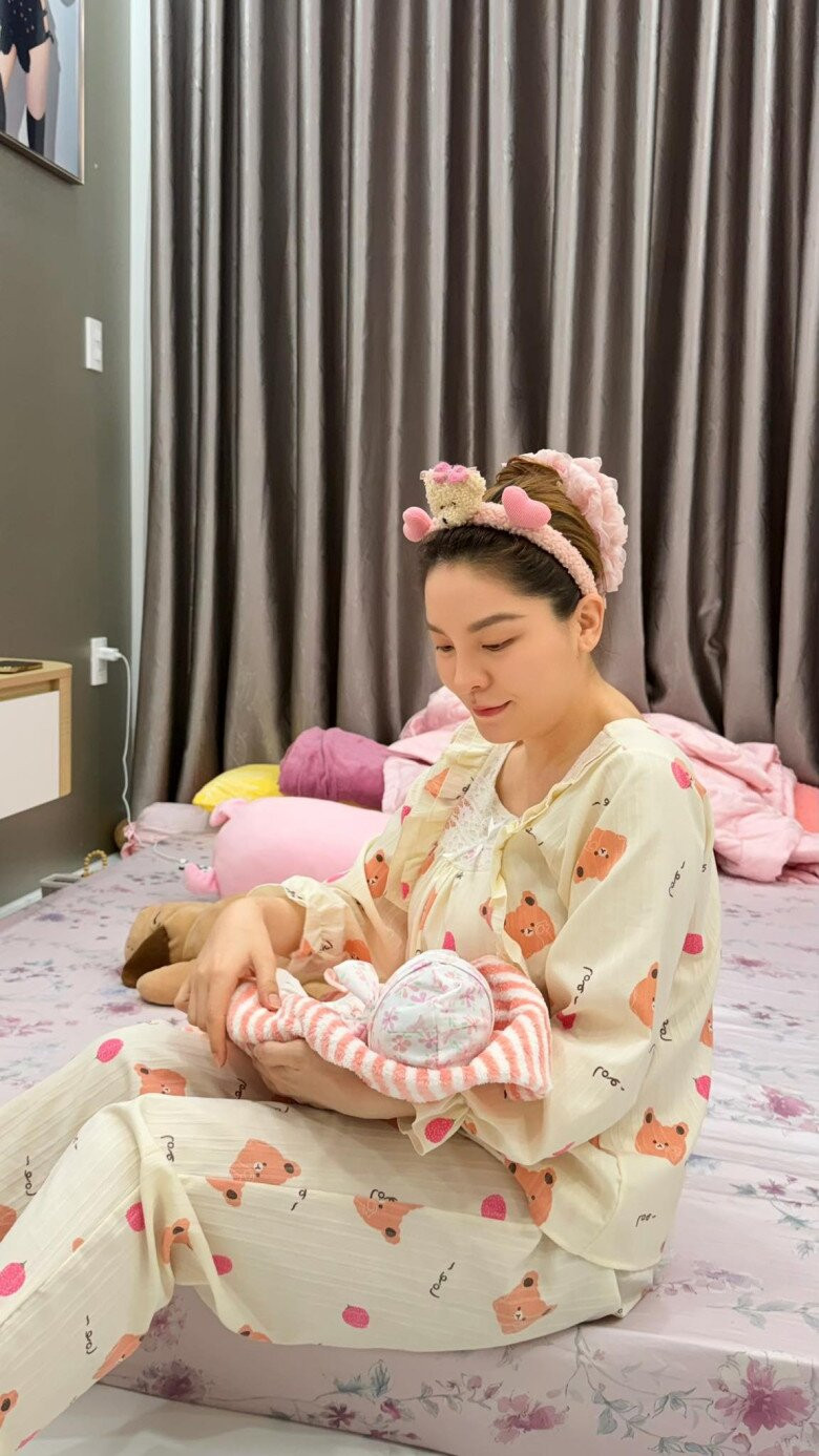 Sao Việt 24h: Cindy Lư nghẹn ngào giỗ mẹ, Saka Trương Tuyền mắt gấu trúc sau sinh