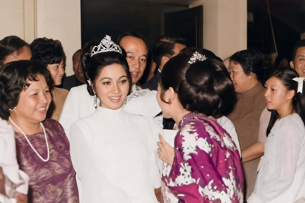 Đám cưới của Thẩm Thúy Hằng và Tiến sĩ Nguyễn Xuân Oánh qua những thước phim tư liệu
