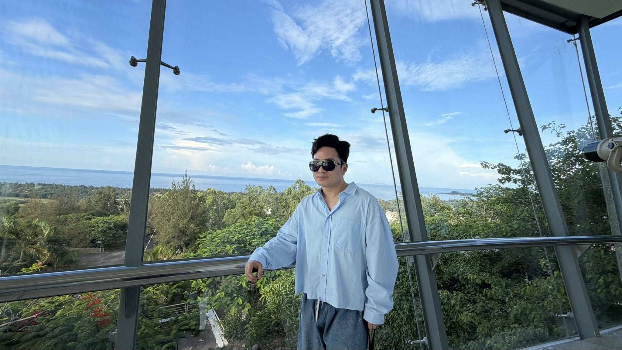 Tùng Dương: Hành trình từ cậu bé sành điệu tại Nga đến vị thế Divo làng nhạc Việt