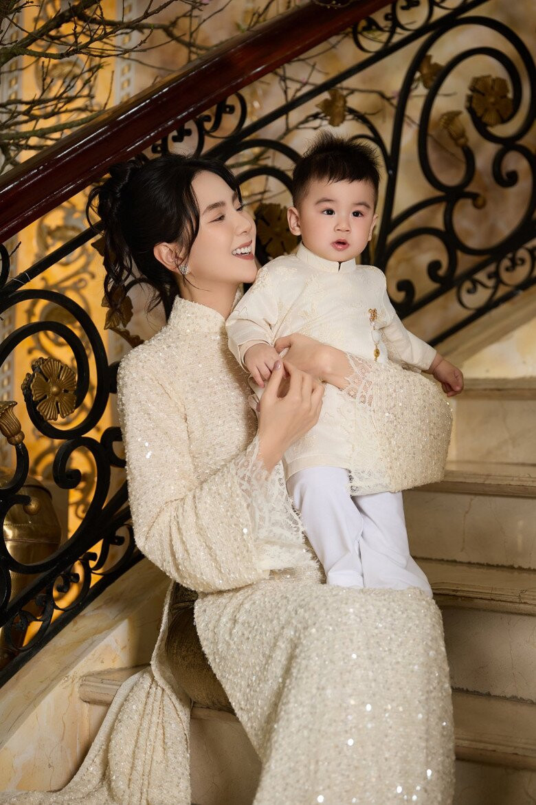 Cách sao Việt rèn kỷ luật màn hình cho con: Từ cấm tuyệt đối đến quy tắc 10 phút