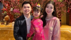 Con gái Hoa hậu Đỗ Mỹ Linh gây chú ý với khả năng luyện viết số cực đẹp