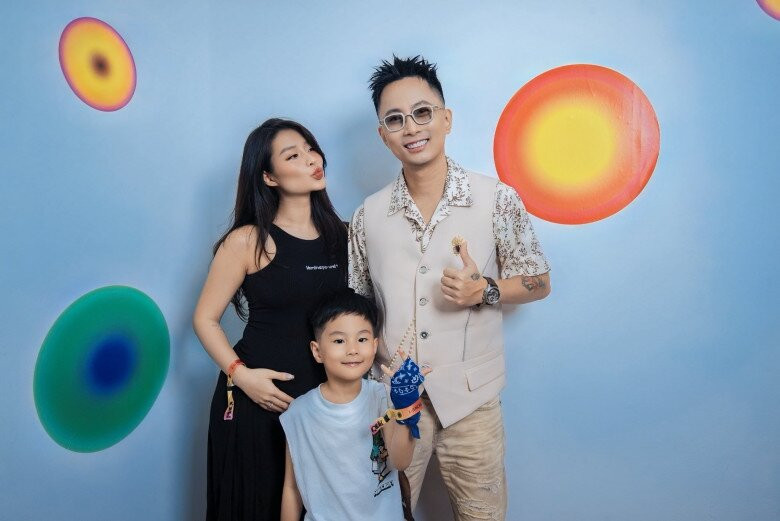 Rapper Rhymastic và bà xã Thanh Huyền đón con thứ hai: Bé Ma Bư chính thức lên chức anh trai