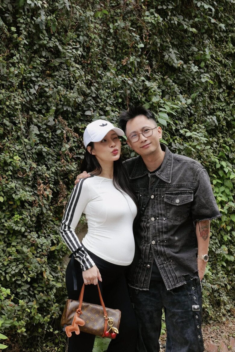 Rapper Rhymastic và bà xã Thanh Huyền đón con thứ hai: Bé Ma Bư chính thức lên chức anh trai