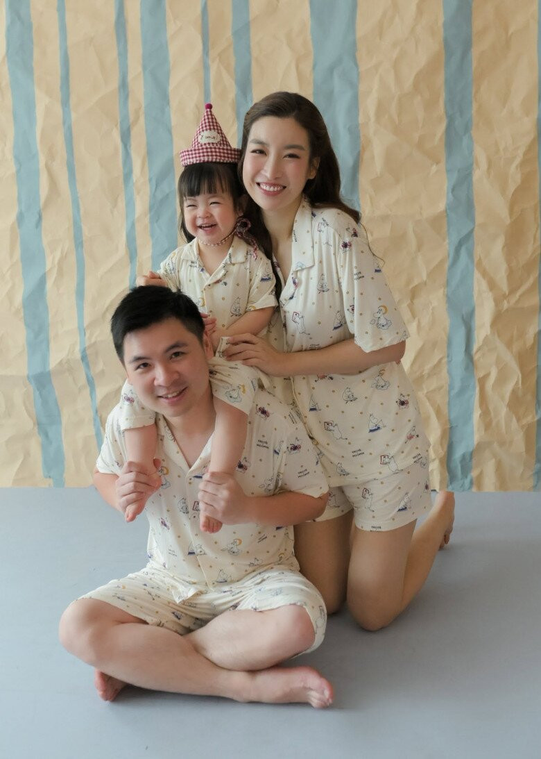 Con gái Hoa hậu Đỗ Mỹ Linh gây chú ý với khả năng luyện viết số cực đẹp