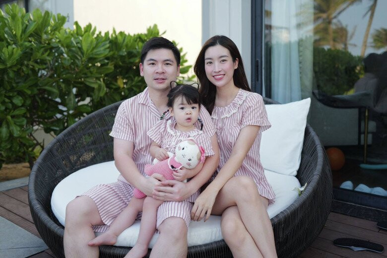 Con gái Hoa hậu Đỗ Mỹ Linh gây chú ý với khả năng luyện viết số cực đẹp