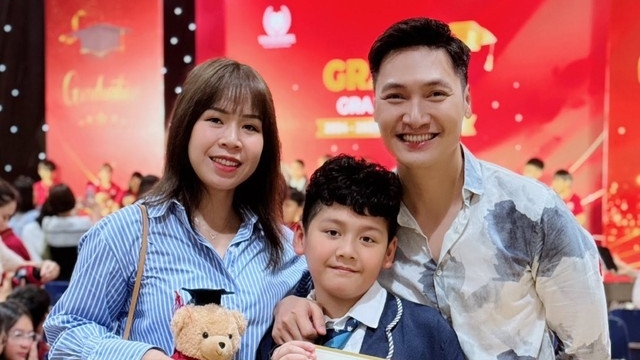 Con trai Mạnh Trường gây bất ngờ với vóc dáng phổng phao ở tuổi 10