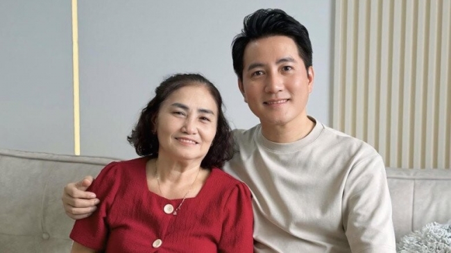 Nguyễn Phi Hùng và chuyện về người mẹ công nhân nuôi con thành tài