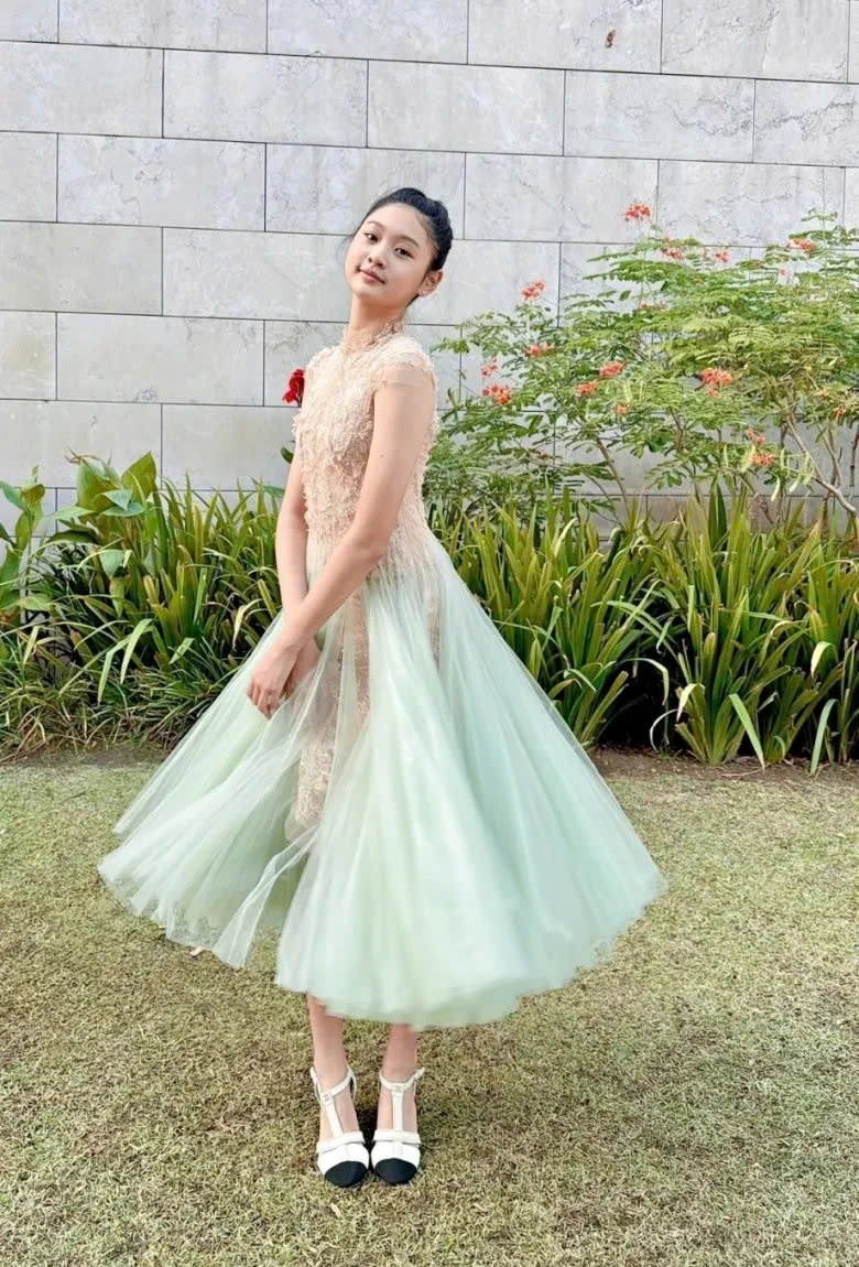 Con gái Hoa hậu Hà Kiều Anh và Hương Giang gây sốt khi biểu diễn cùng dàn nhạc giao hưởng