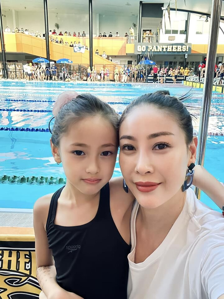 Con gái Hoa hậu Hà Kiều Anh và Hương Giang gây sốt khi biểu diễn cùng dàn nhạc giao hưởng