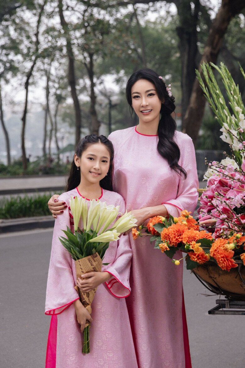 Con gái 11 tuổi của Hoa hậu Hà Kiều Anh gây ấn tượng khi diễn dàn nhạc giao hưởng