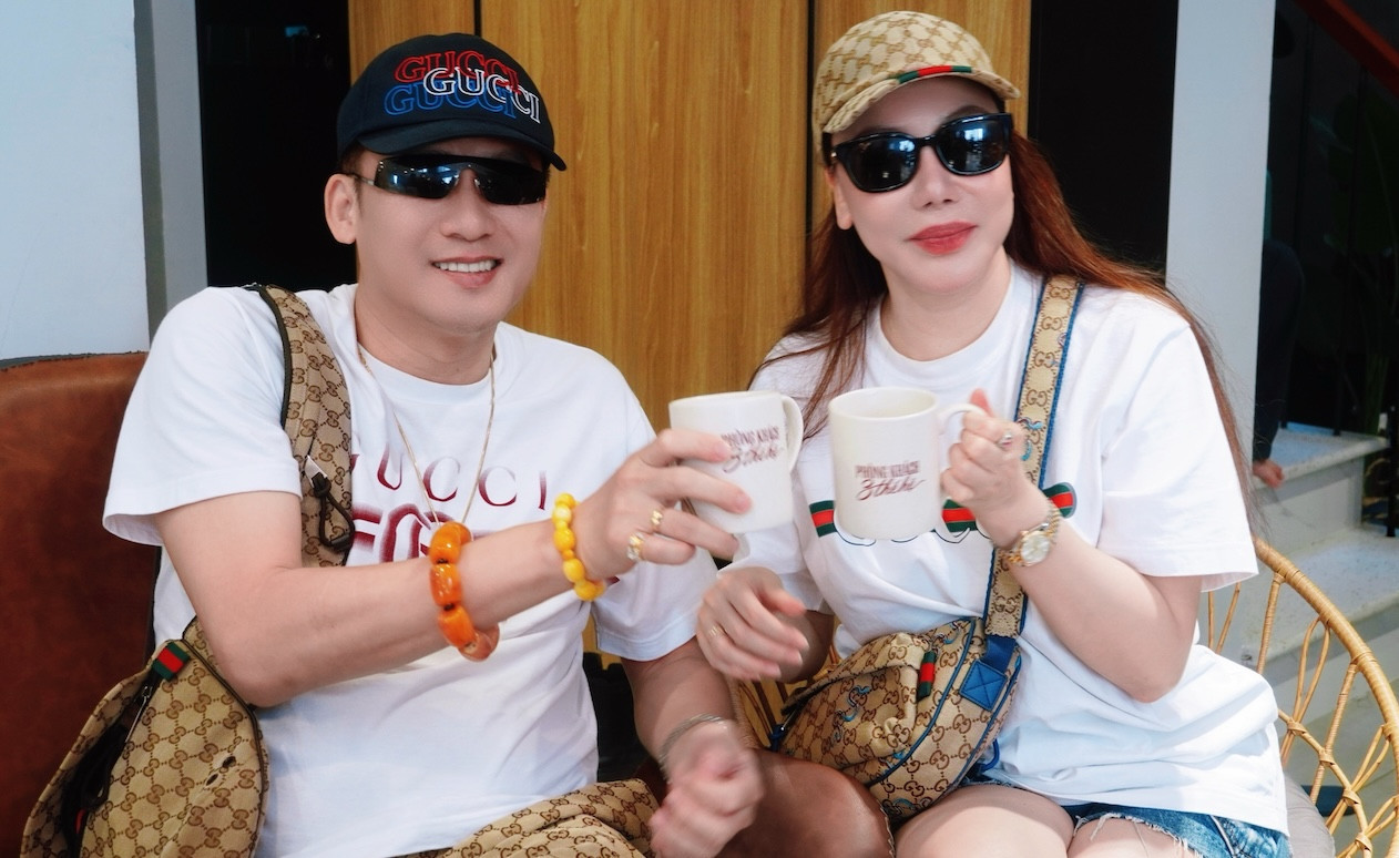 Ca sĩ Hồ Quỳnh Hương và ông xã doanh nhân xuất hiện tại buổi tập nhạc ở Hà Nội