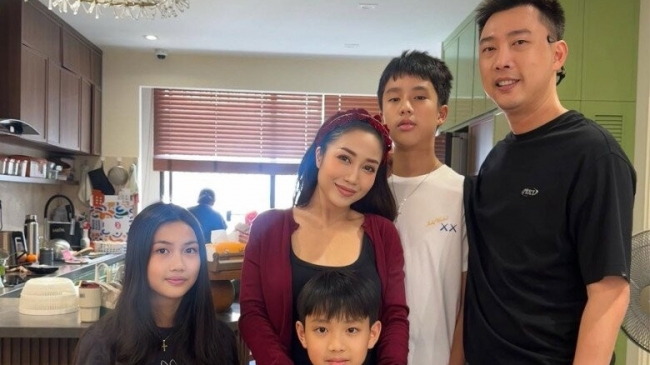 Ốc Thanh Vân khoe thành tích học tập của các con, quý tử 15 tuổi cao ngang ngửa bố