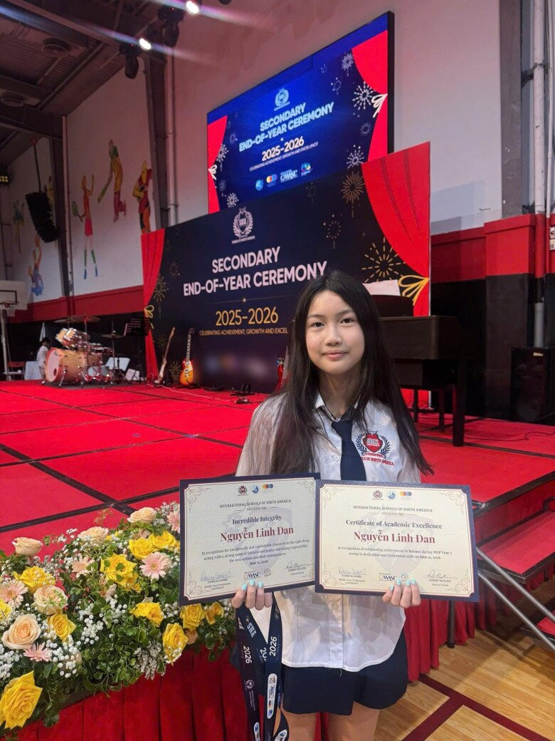 Ốc Thanh Vân khoe thành tích học tập của các con, quý tử 15 tuổi cao ngang ngửa bố