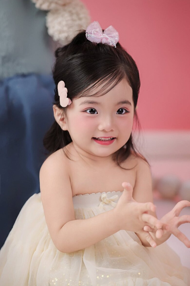Kiện tướng Phan Hiển bất lực khi dạy con gái nhảy: Bé Lisa tự nhận giống bố