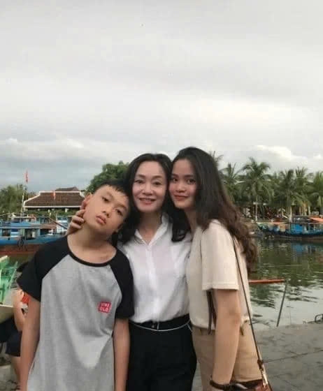 NSƯT Quách Thu Phương tự hào khoe gia tài là hai con thành đạt và ngoại hình ấn tượng