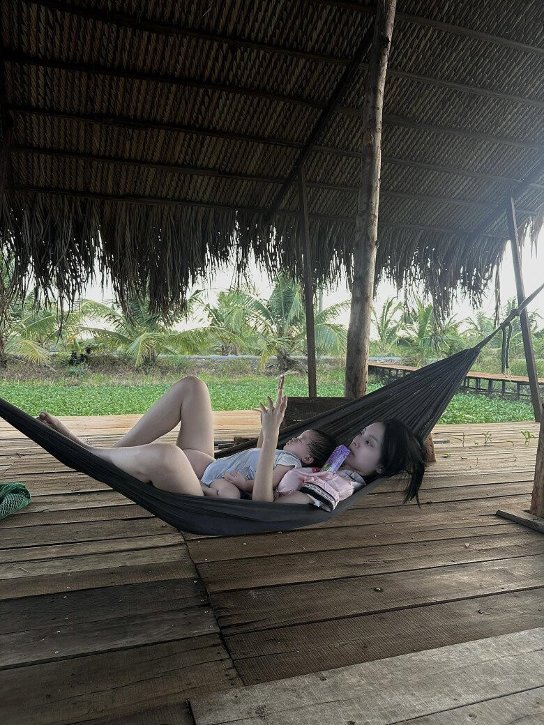 Sao Việt 24h: Phương Oanh đăng dòng trạng thái suy tư, Phạm Hương khoe hai con tại Mỹ