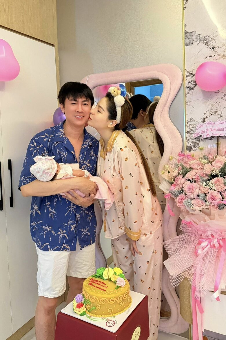 Sao Việt 24h: Phương Oanh đăng dòng trạng thái suy tư, Phạm Hương khoe hai con tại Mỹ