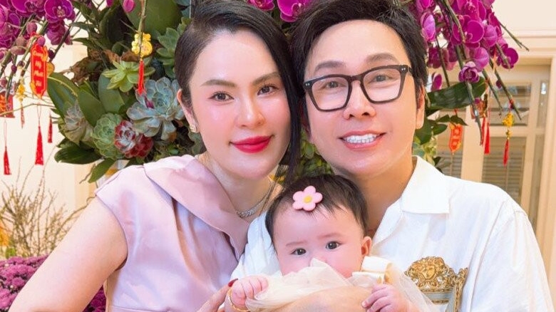 Hoa hậu Phương Lê tập cho con gái nếm thức ăn và hành trình làm mẹ đầy tâm huyết