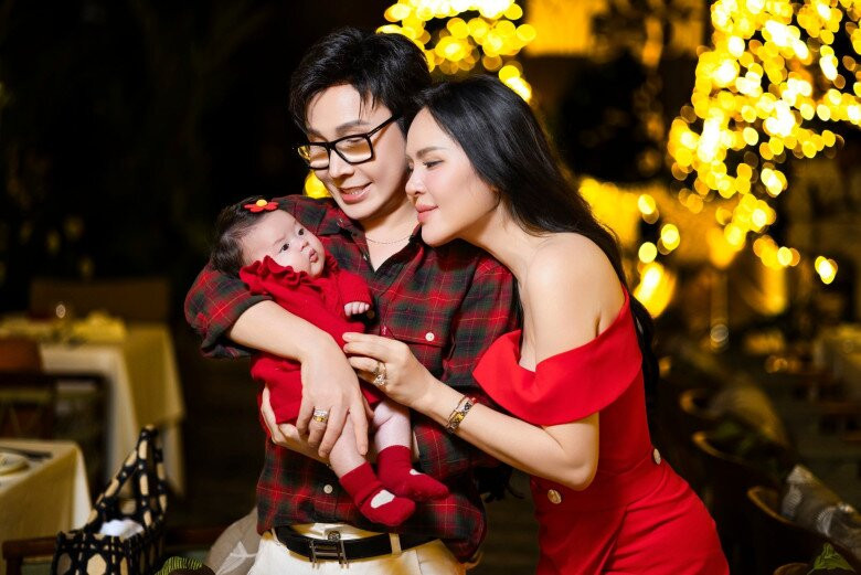 Hoa hậu Phương Lê tập cho con gái nếm thức ăn và hành trình làm mẹ đầy tâm huyết