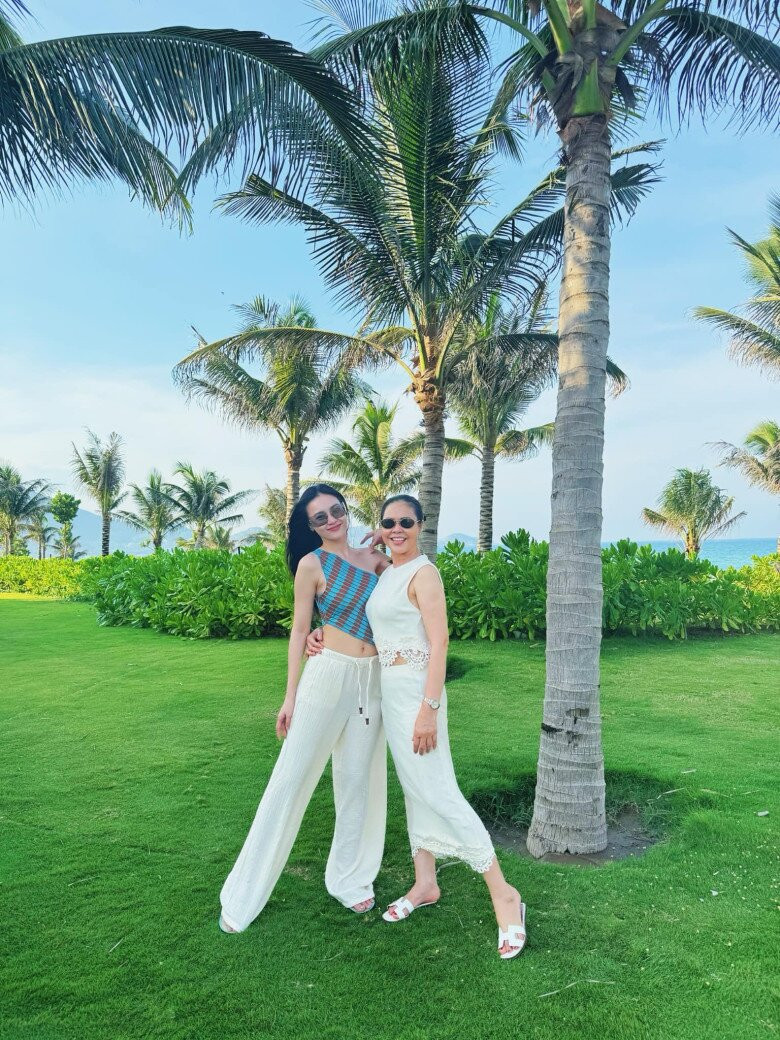 Ninh Dương Lan Ngọc báo hiếu mẹ biệt thự 2 mặt tiền: Chân dung người phụ nữ bản lĩnh đứng sau 'ngọc nữ'