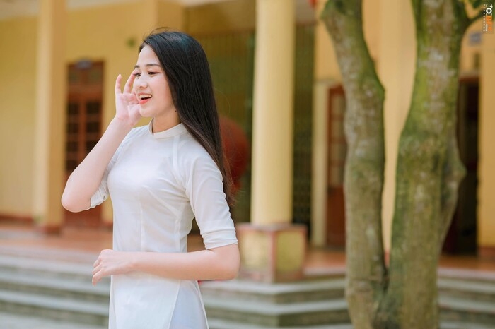 Đỗ Thị Hà khoe ảnh diện áo dài trắng nữ sinh năm 18 tuổi: 'Không đỗ đại học chắc đã ở quê lấy chồng'