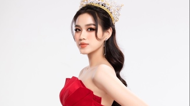 Tin hot giải trí ngày 22/7: Đỗ Thị Hà tung bộ ảnh lộng lẫy như nữ hoàng