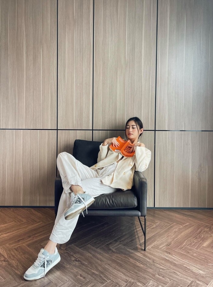 Hoa hậu Lương Thùy Linh diện outfit mới đầy cá tính