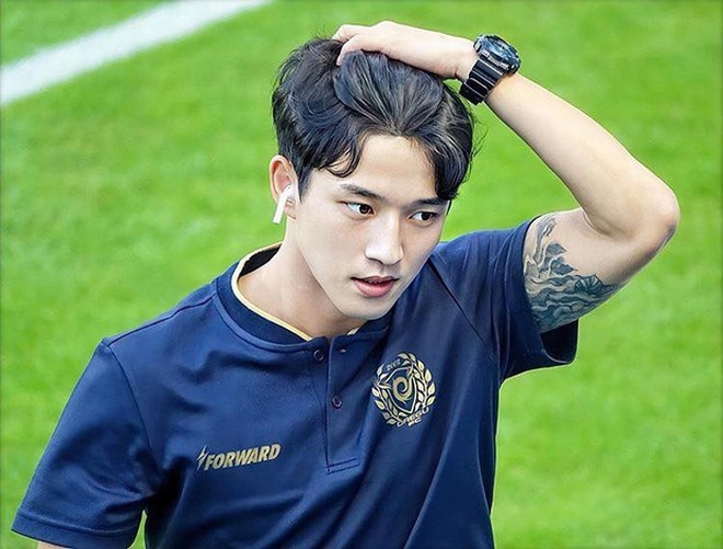 Đẹp trai như idol K-pop, 'nam thần' U23 Hàn Quốc gây thương nhớ ở Olympic