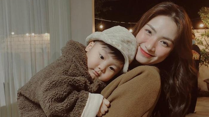 Hậu chia tay bạn trai thiếu gia, Hoà Minzy nhắn gửi xúc động đến nhân vật đặc biệt