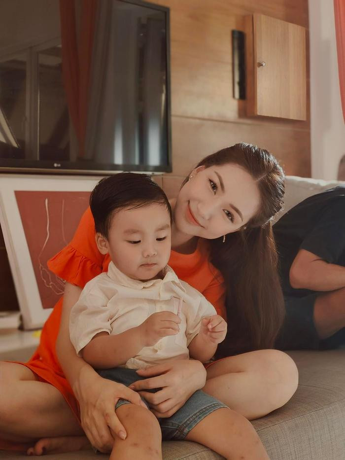 Hậu chia tay bạn trai thiếu gia, Hoà Minzy nhắn gửi xúc động đến nhân vật đặc biệt
