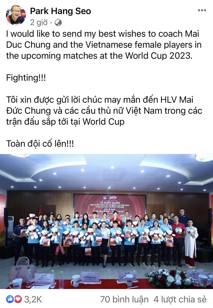 HLV Park Hang Seo có hành động đẹp với đội tuyển nữ Việt Nam