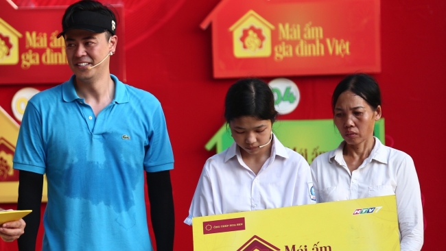 Mặc chấn thương, Thanh Hương cùng Tuấn Tú mang mang về 115 triệu cho trẻ mồ côi