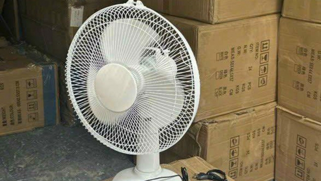 Đủ điện đến hết năm, quạt tích điện ế ẩm giá giảm mạnh