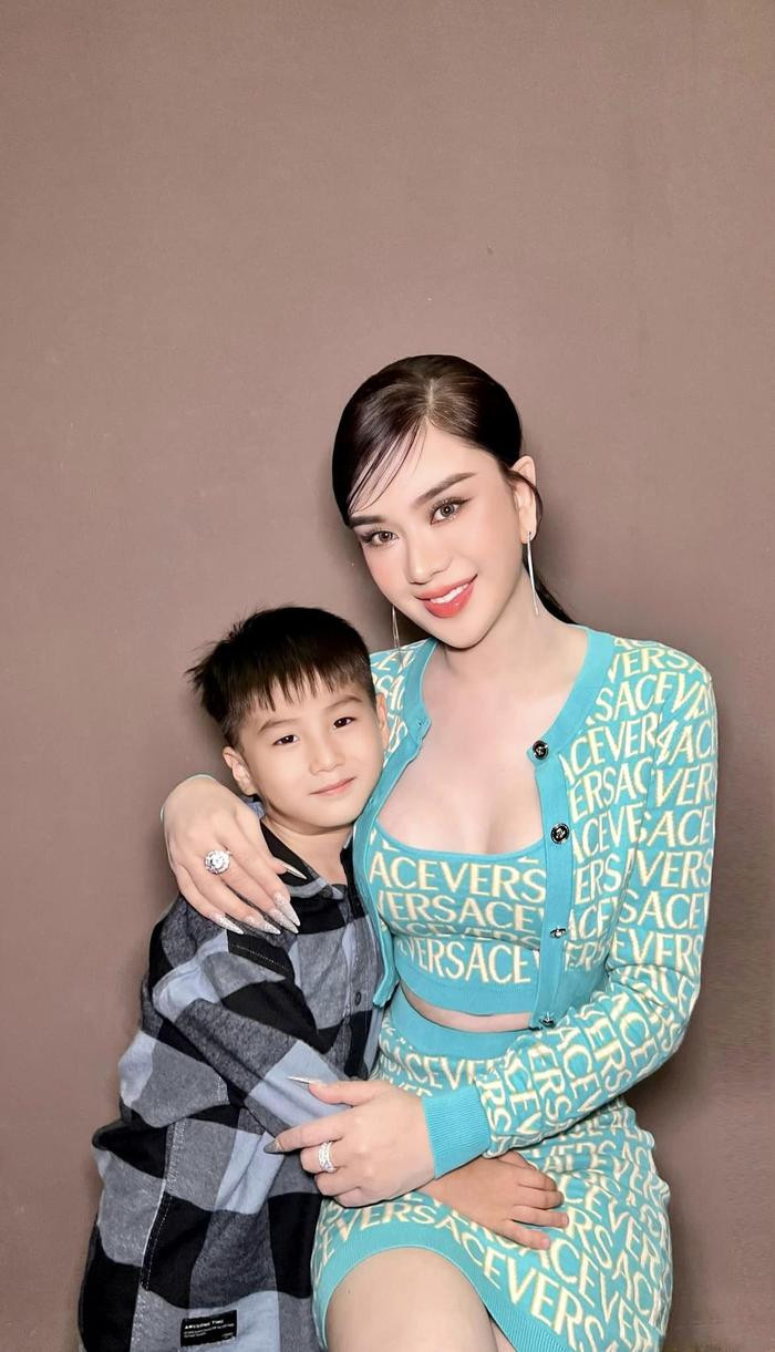 Lâm Khánh Chi khoe ảnh cùng con trai, diện mạo thừa hưởng nhiều nét giống mẹ