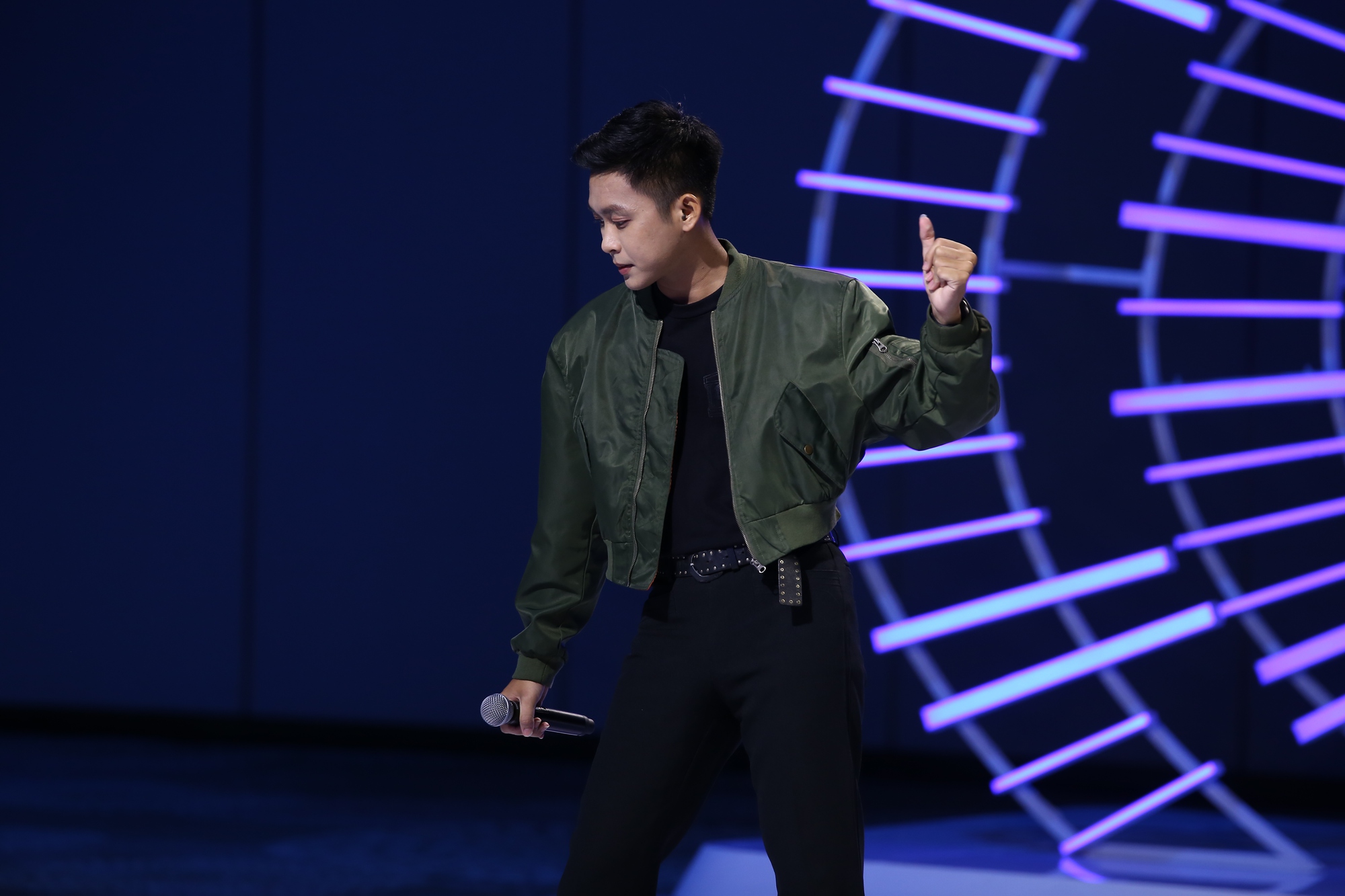 Thí sinh "Vietnam Idol" bị Mỹ Tâm yêu cầu "khỏi hát nữa"