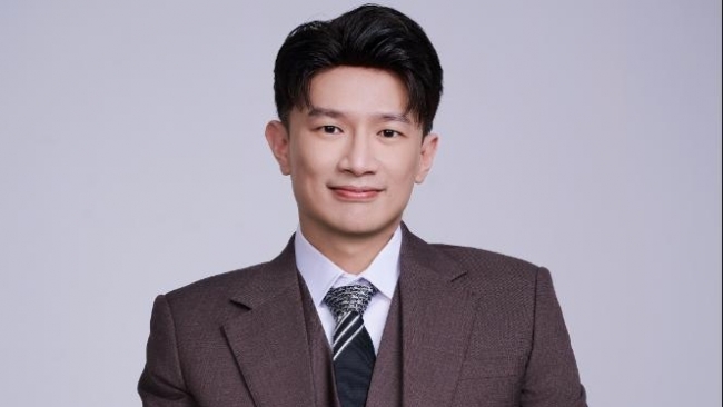 Dược sĩ Tiến trở thành NSX dự án âm nhạc cho Nguyễn Trần Trung Quân