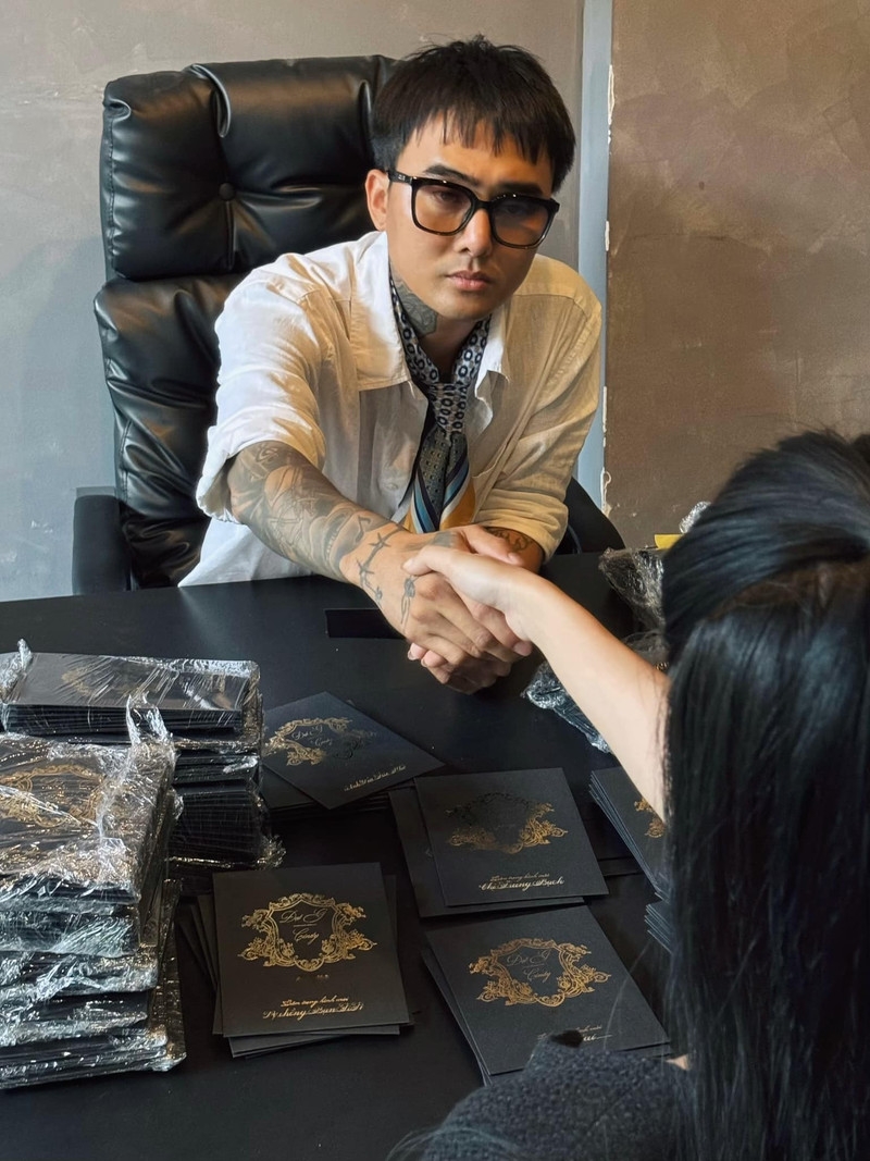 Vợ cũ Hoài Lâm 'nhá hàng' ảnh cưới, hé lộ ngày cả hai chính thức về chung nhà